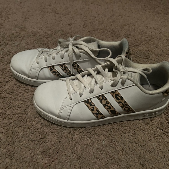 ADIDAS Sneakers size 6.5 Women’s - Picture 2 of 8